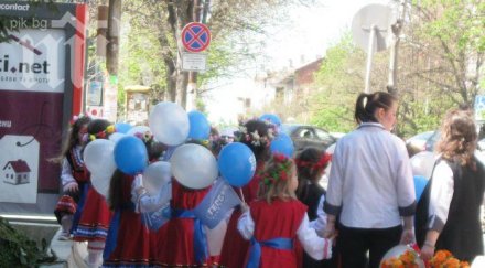 бсп герб използва малки деца предизборната кампания