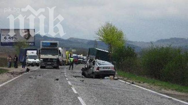 4 трупа след катастрофи