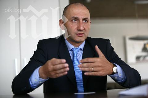 Шефът на Райфайзенбанк у нас напуска поста си 