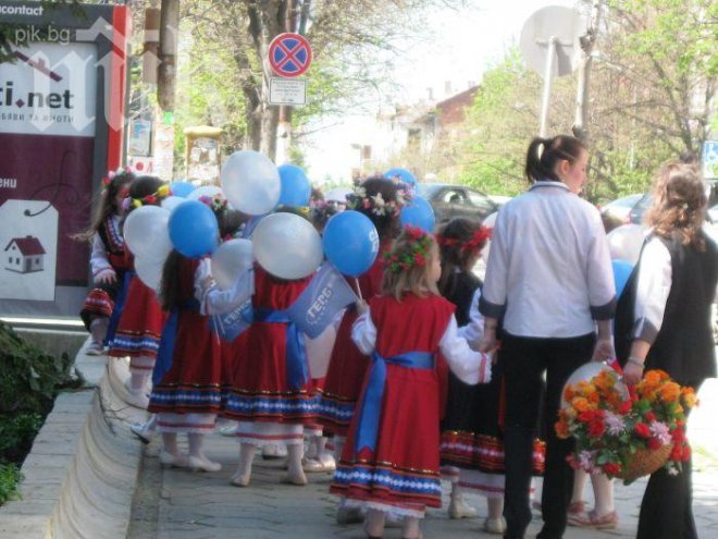 БСП: ГЕРБ използва малки деца в предизборната кампания