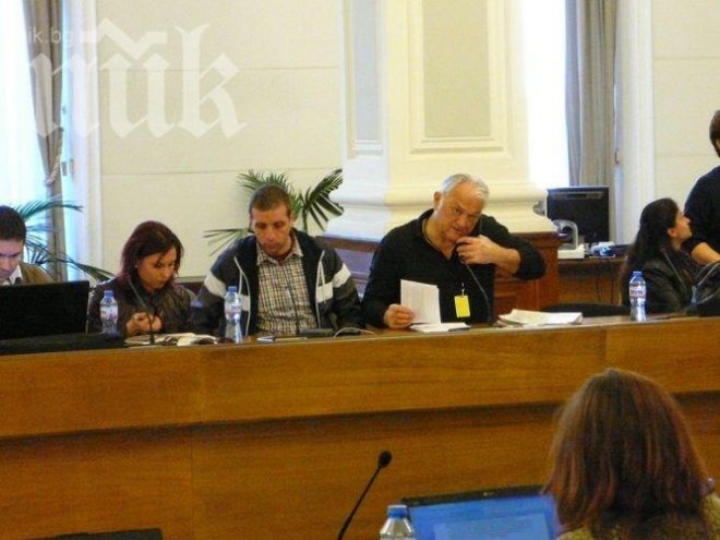 Сашо Диков пристигна в Министерски съвет, обеща шоу