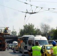 ИНЦИДЕНТ! Тролейбусни жици паднаха в Пловдив