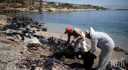 огромна екокатастрофа гърция почистването нефтеното петно отнеме месеци