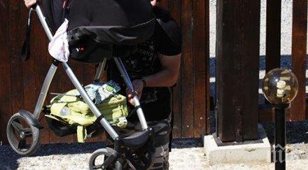 луд екшън мъже биха спор маневра… детска количка