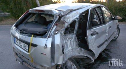 кърваво меле пътя трима младежи размазаха стълб единият счупен череп