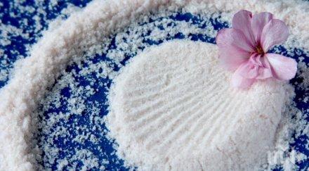 защита ритуали морска сол гонят злото дома