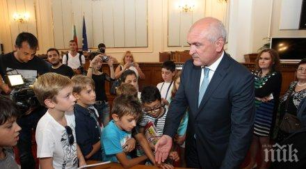 повече 2500 граждани посетиха парламента деня отворени врати