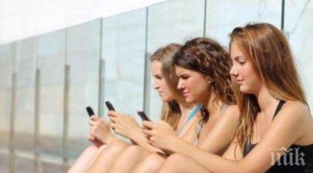 лошата стойка разговор смартфон също изкривява гърба