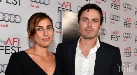 несъвместимост актьорът кейси афлек съмър финикс вече разведени