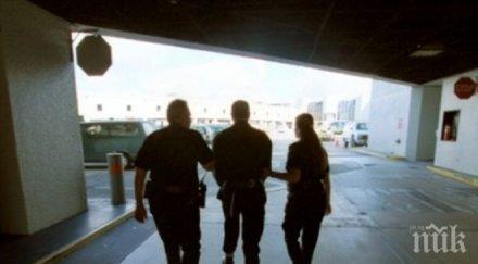 трима митнически служители летището нюарк обвинени изнасилване свои колежки