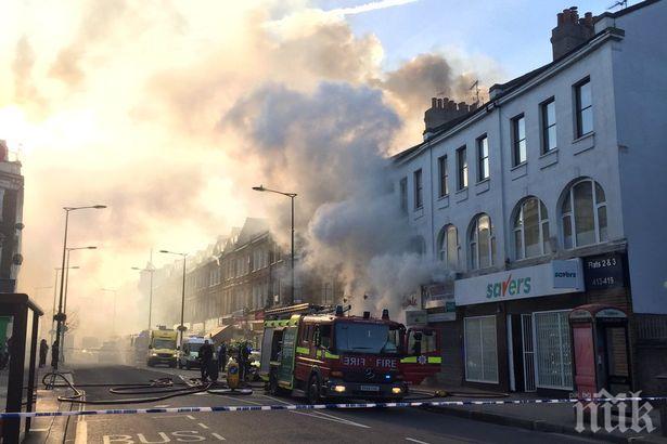 Огромен пожар в Лондон! Експлозия в завод вдигна пожарната по тревога (ВИДЕО)