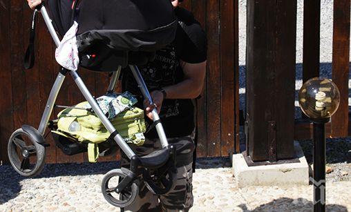 ЛУД ЕКШЪН! Мъже се биха след спор за маневра… с детска количка