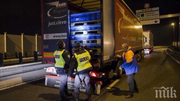 Спипаха камион с мигранти в Германия, сред които 17 деца