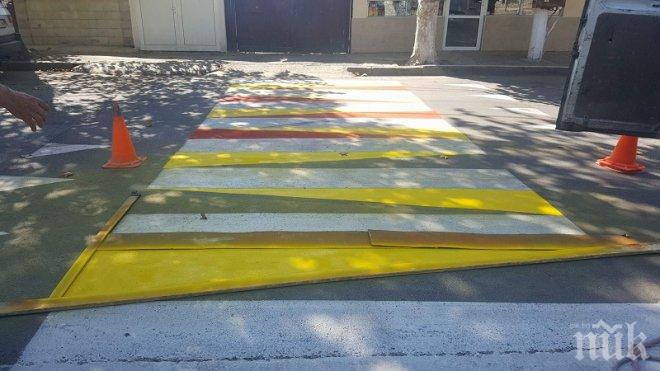 В Добрич правят пешеходните пътеки пред училищата цветни