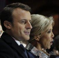 Президентът на Франция бе засипан с есемеси, след като негов личен номер изтече онлайн