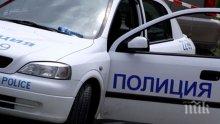 Меле край Асеновград! Бус помете каруца и кола, мъж е в тежко състояние