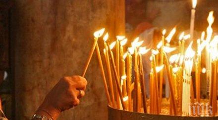 църквата палете свещ друга свещ давайте никого пали вашата лошо