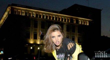 дара взриви мрежата скандални снимки