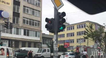 извънредно ученици изгасиха пожарогасител горяща кола възлово кръстовище бургас