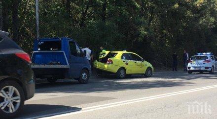 сигнал пик бус отнесе такси бул симеоновско шосе задръстване видео снимки