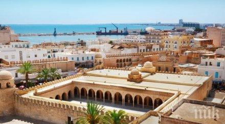 тунис отложиха първите местни избори преврата страната