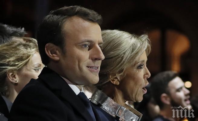 Президентът на Франция бе засипан с есемеси, след като негов личен номер изтече онлайн