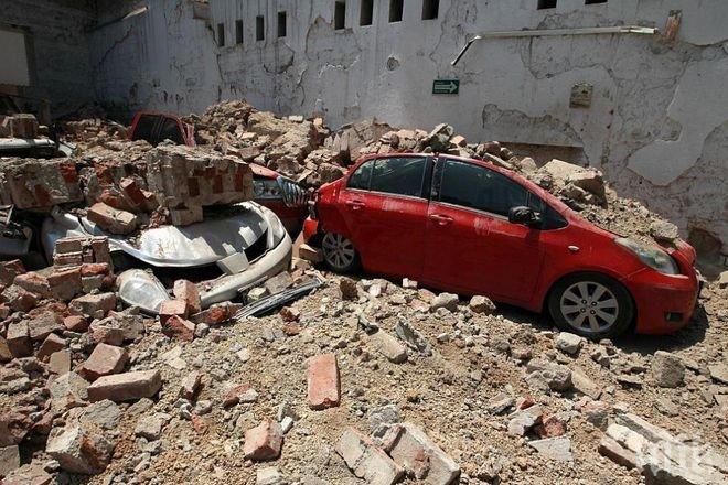 Издирват още хора под руините след ужасното земетресение в Мексико