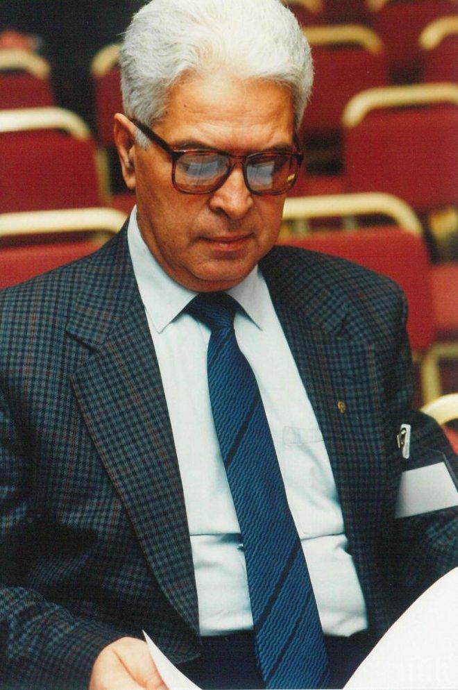 Почина дипломатът Асен Златанов