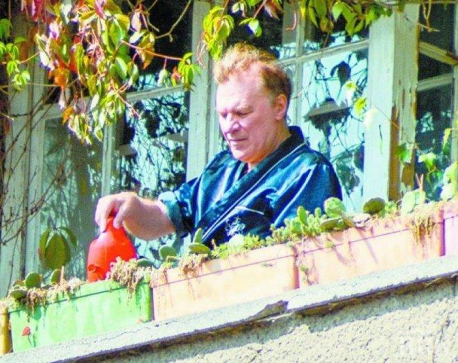 САМО В ПИК И РЕТРО! Васко Кеца с нов имот за 200 бона - певецът заживя на цял етаж от кооперация, обзаведен като френски дворец