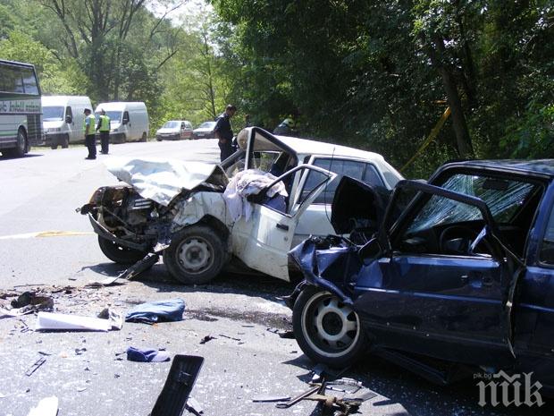 Тежка катастрофа на пътя Варна-Бургас! Загинала е възрастна жена