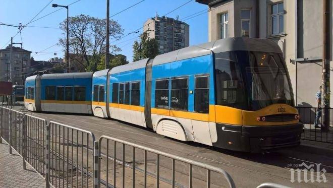 Трамвай излезе от релсите в центъра на София