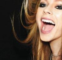 Обявиха тийн иконата Аврил Лавин за най-опасната личност в мрежата

