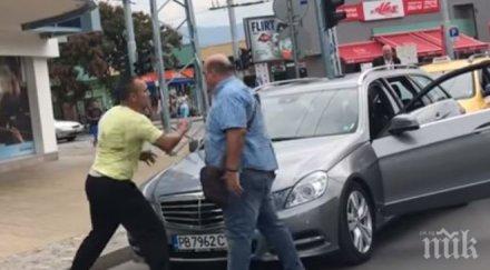 шокиращо видео шофьори биха шамари насред пловдив