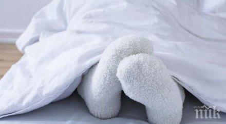 причини спим чорапи студените месеци