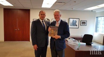 клинтън обеща румен радев дойде българия