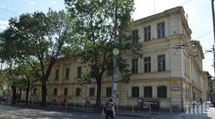 започва делото царските конюшни