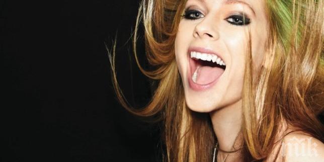 Обявиха тийн иконата Аврил Лавин за най-опасната личност в мрежата

