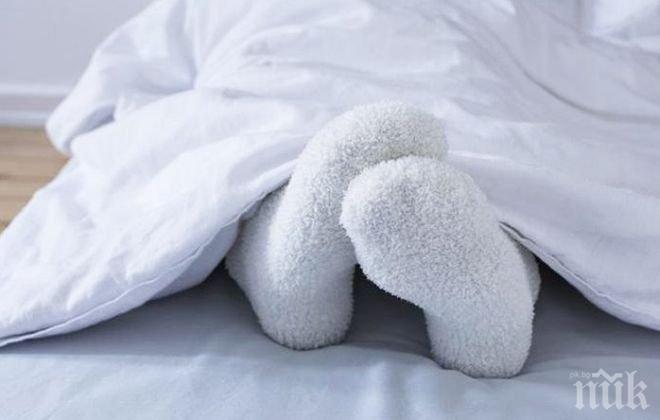 5 причини да спим с чорапи през студените месеци