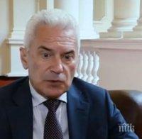 АКЦИЯ! Волен Сидеров намери работа на ритнатата от шведа камериерка