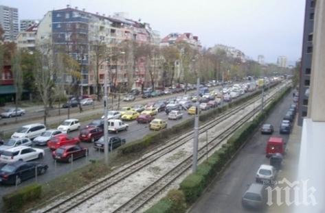 ВАЖНО! Ограничават движението по „Цар Борис“ в София, сменят релси