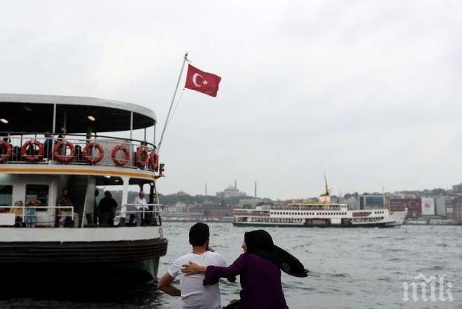 Напрежение! Турция спира фериботите към гръцките острови