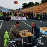 Пътни блокади и демонстрации парализираха Каталуния 