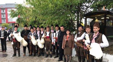 цвета караянчева поведе българско хоро кърджали видео снимки