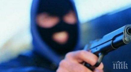 екшън четирима бандити откраднаха 270 000 долара голямата банка мексико