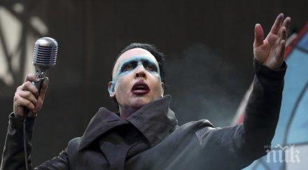 нелеп инцидент време концерт прати болница рок звездата мерилин менсън