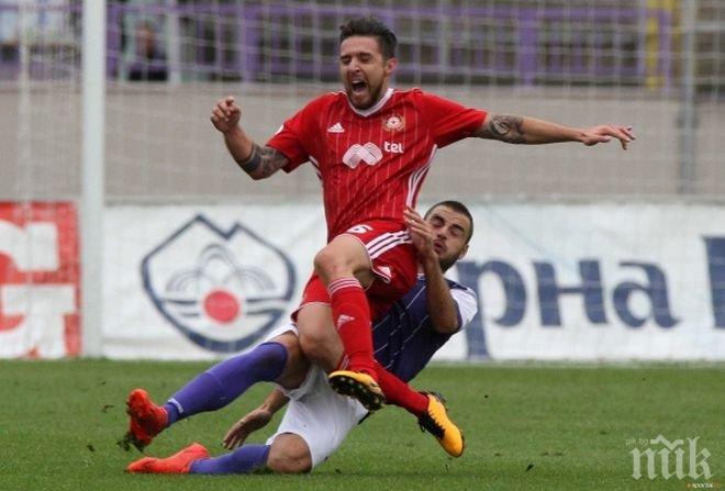 Фенове на червените подкрепиха Рубен Пинто след автогола