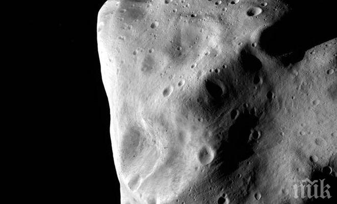 Астероид с размерите на автобус е преминал на 87 000 километра край Земята