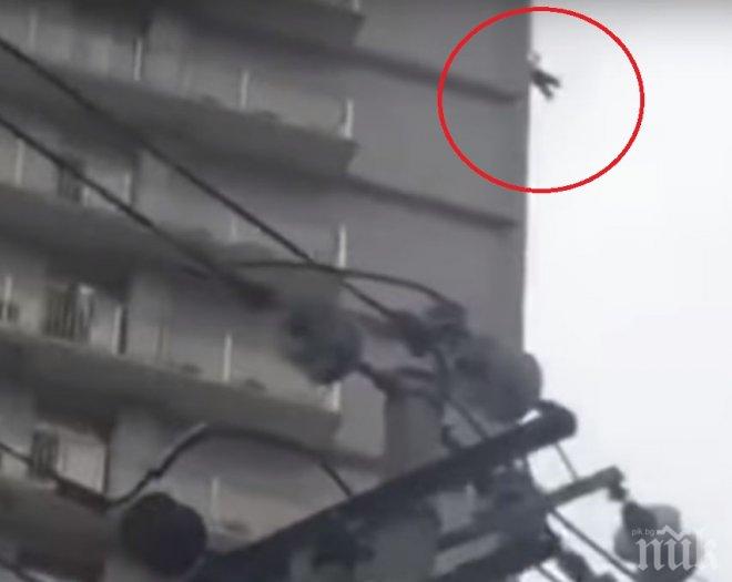 Китаец иска да избяга от хотел без да плати, увисна на кабелите (ВИДЕО)