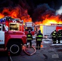 Голям пожар в Москва! Огънят в строителния център се разраства 