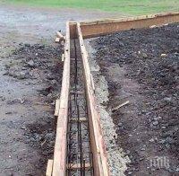 ИЗВЪНРЕДНО! Бетон се излива яко на плажа в Крайморие!